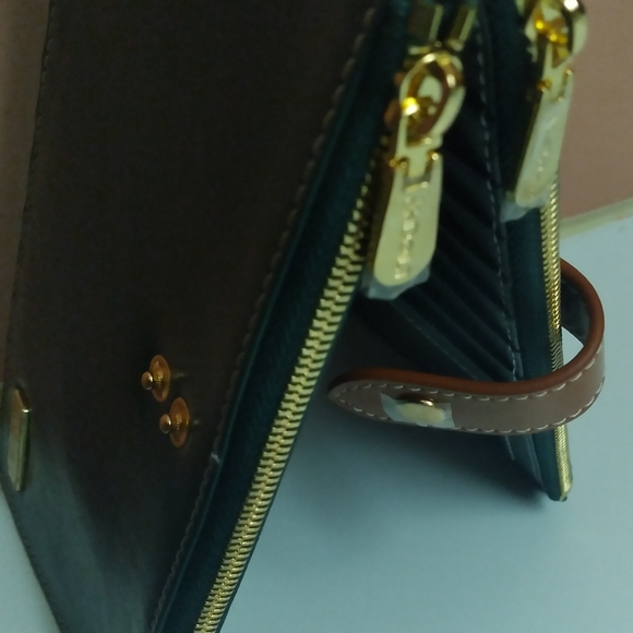 DARK Green PRORECTIVE Wallet with Gold Accent - Picture 4 of 5